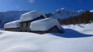 Alpe Volanza 1358m. a dx la Punta Palocco o Cima della Via