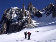 Si mettono le pelli e si inizia a salire