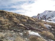 ... si riparte subito per una discesa di 200 m su neve spettacolare