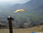 deltaplanista al decollo