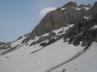 in nero la slavina che deve essere scesa