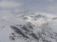 il viso poco visibile