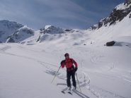 Sullo sfondo a dx il passo e a sx la quota 2575 mt