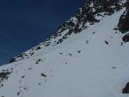 in discesa sul ripido di accesso al couloir