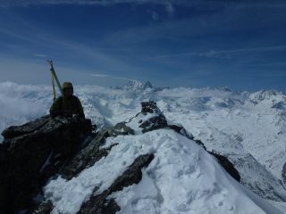 Enri sullo sfondo di bianco e jorasses