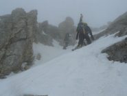verso l'uscita. ripido, poca neve e nella nebbia