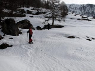 Salendo verso i Forni di S. Martino