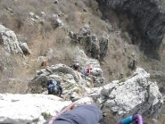 Appena sopra il passaggio con il cavetto metallico