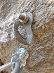 Placchetta sfondata e posizionata male, rispittato!