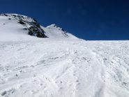 Laggiù in fondo compare la vetta