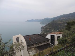 salendo sopra Riomaggiore