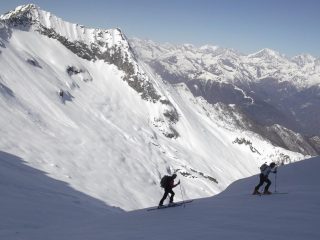 Il traverso del Fornale di Basagrana con il Tignolino alle spalle