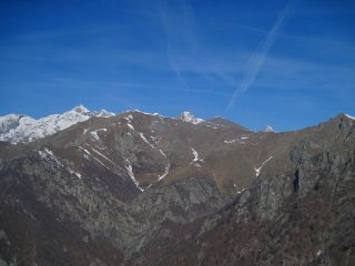 Il panorama comincia ad aprirsi sulla testata della valle di Ribordone