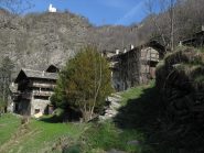 La chiesetta di Chasteiran salendo da Chezalet