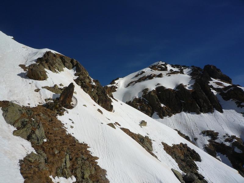 Cima Latous sullo sfondo