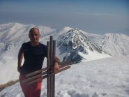 Gino con la Punta del Lago alle spalle