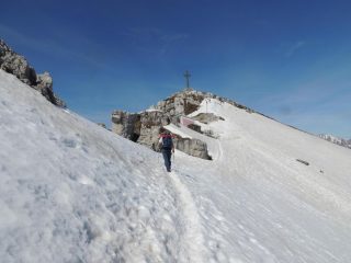 rifugio Azzoni e croce di vetta