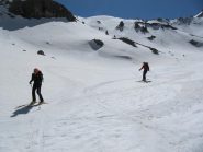 scendiamo per altri 400 m ... la neve è troppo bella