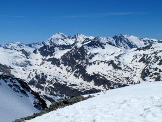 Sullo sfondo Grande e Petite Sassiere
