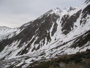 salendo al Blais, vista del cnalone che poi scenderemo su ottimo firn