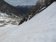 ultimo tratto - dobbiamo cercare le lingue di neve giuste... Arriveremo sci ai piedi al rifugio Levi-Molinari