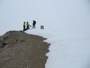 in vetta incontriamo altri scialpinisti saliti per la normale