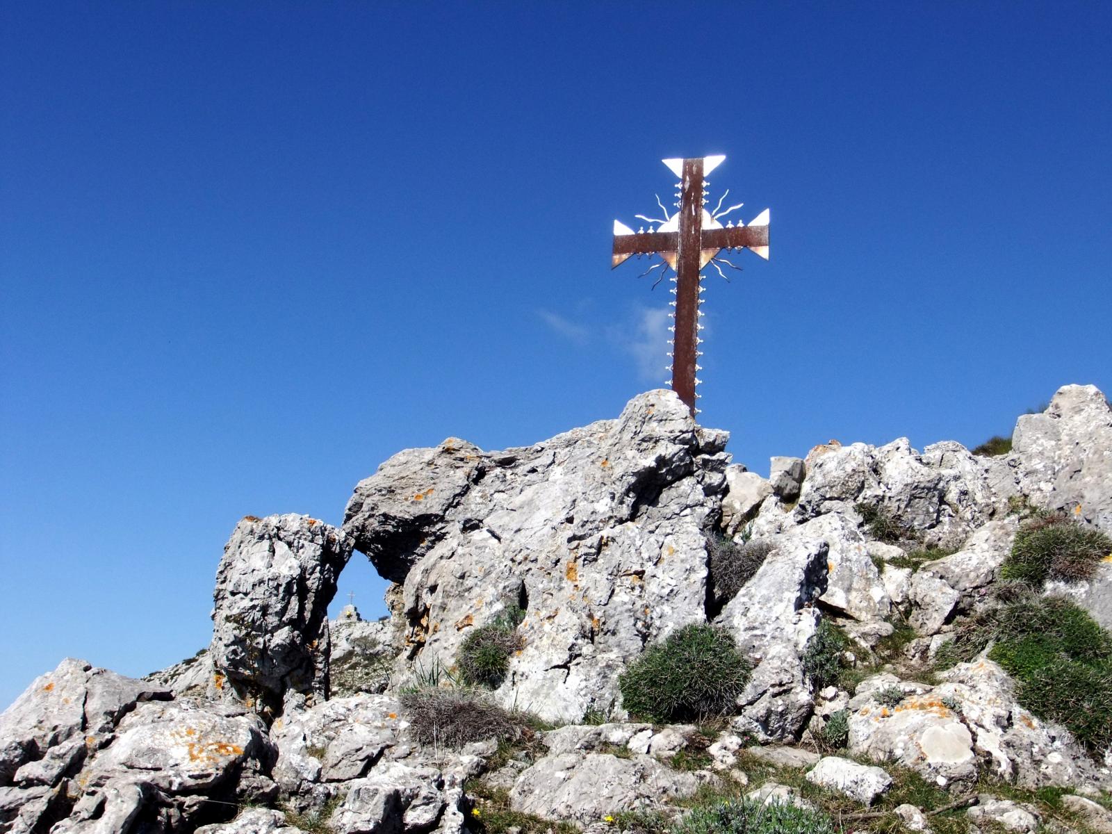 La croce sul crinale