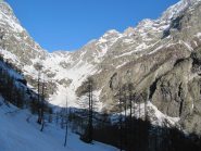 da q. 2700, imboccando il ripidi pendii del vallone Clapouse, veduta sull'alto Vallone del Celse Niere