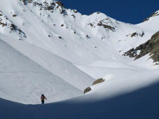 Verso quota 2600. Fra poco svolteremo a destra per affrontare altri pendii sostenuti ed esposti a SE