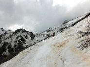 Ultimo tratto di strada innevata prima del piano