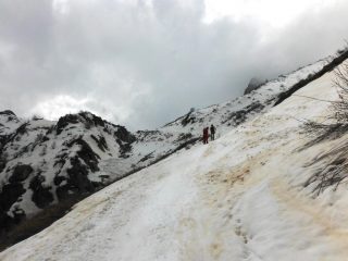 Ultimo tratto di strada innevata prima del piano