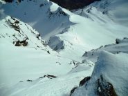 il canalino di discesa visto dalla vetta