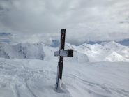 in vetta tutta innevata
