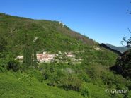 La frazione bassa di Cerisola dove si prende la via del sale e la valle del Neva da percorrere