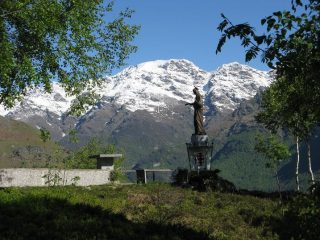 la statua della Madonna di N.S. di Palestina