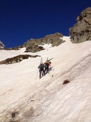 salendo il primo pendio nevoso a fine traverso