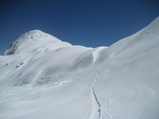 Nufenenstock e traccia per il passo del Corno
