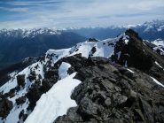 La cima con il paletto vista dalla cima Ovest
