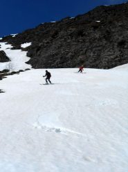 più sotto si cerca la neve rossa