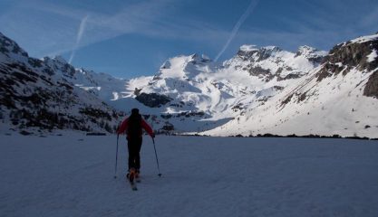 Sullo sfondo la Cima orientale del Lago Spalmo