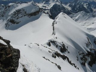 la cresta per la vetta