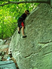 masso del grande faggio, tom su el toro (6a+)
