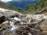 nevai sul sentiero di ritorno