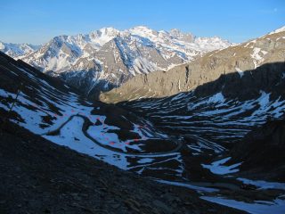 uno sguardo al tratto iniziale (in rosso il percorso che faremo in discesa fino all'auto!!)