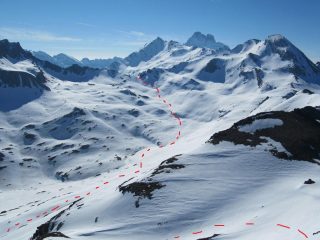 dalla vetta si riconosce il percorso da fare per raggiungere la Breche de Ruine