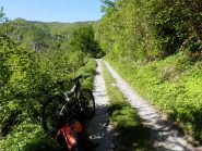 la sterrata dopo il colle san bernardo verso il bocchino delle meraviglie