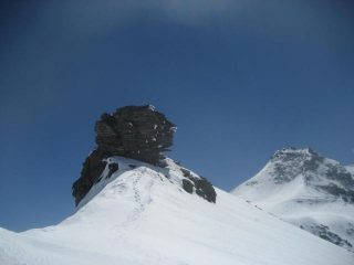 blocco roccioso della vetta (accessibile dal alto opposto)