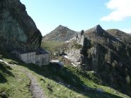 San Besso e traccia verso il guado del torrente prima di salire il pendio finale