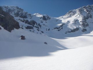 al centro,grande,il versante N risalito