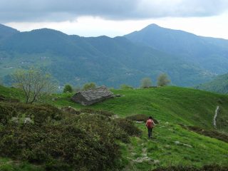 Scendendo al colle Toino